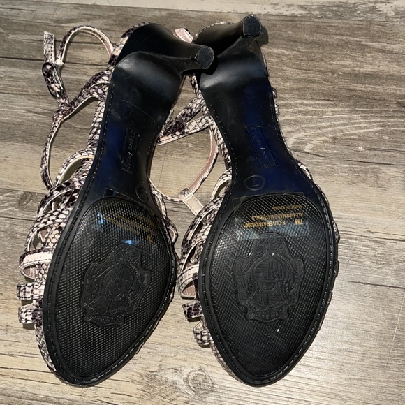 Sale! 🔥🔥 🔥 🔥 Etienne Aigner Brown Snakeskin Sandals - Picture 3 of 4